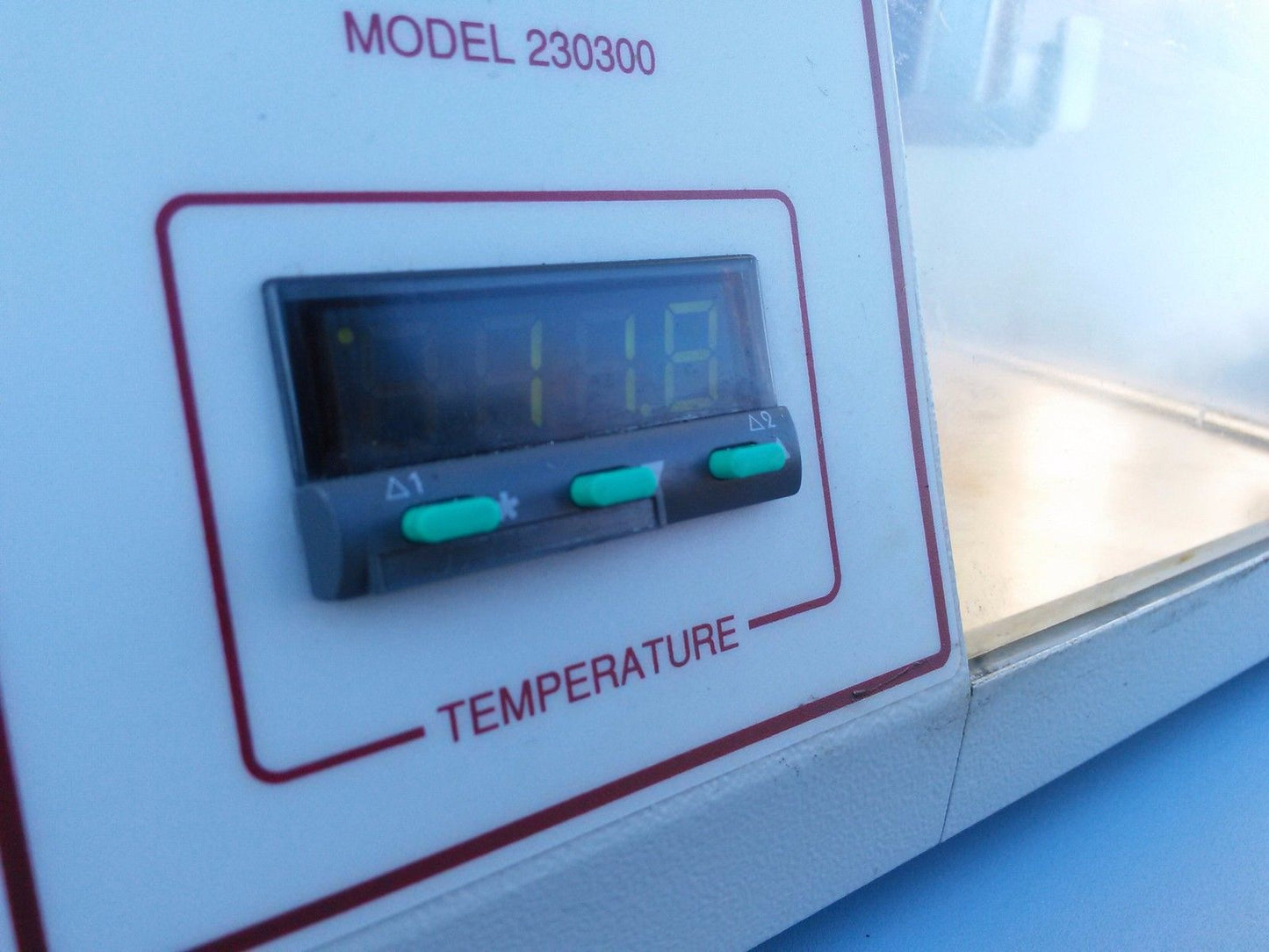 BOEKEL BAMBINO Model 230300 MINI HYBRIDIZATION OVEN works great!!!