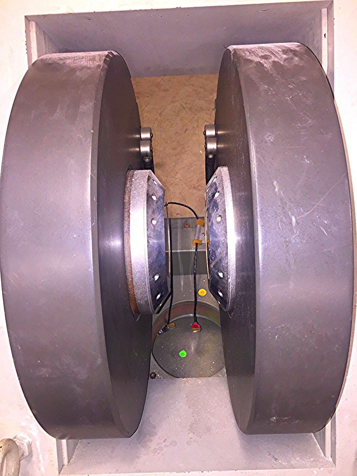 VARIAN V3400 MAGNET SYSTEM plus the FIELDIAL MARK I REGULATOR