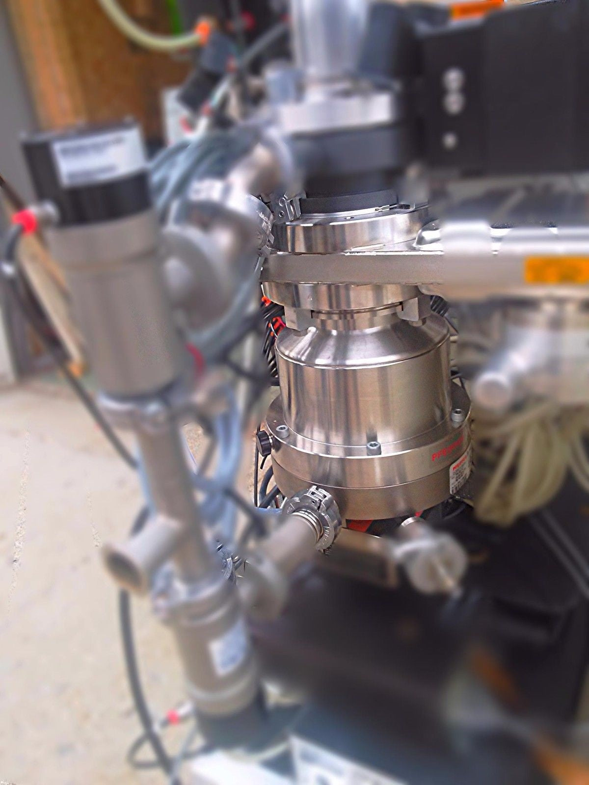 PFEIFFER TURBO MOLECULAR VACUUM PUMP TPH 521 P C DN100 ISO-K 3P PM P03 863 H