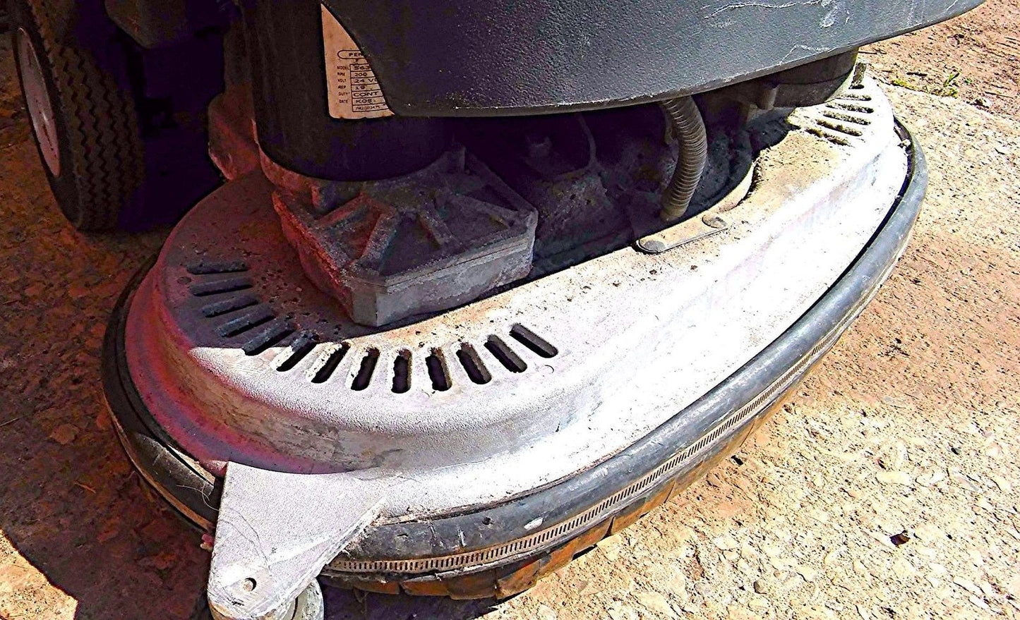 ADVANCE CONVERTAMATIC 26D WALK BEHIND SCRUBBER Auto Charge BATTERY BATTERIES