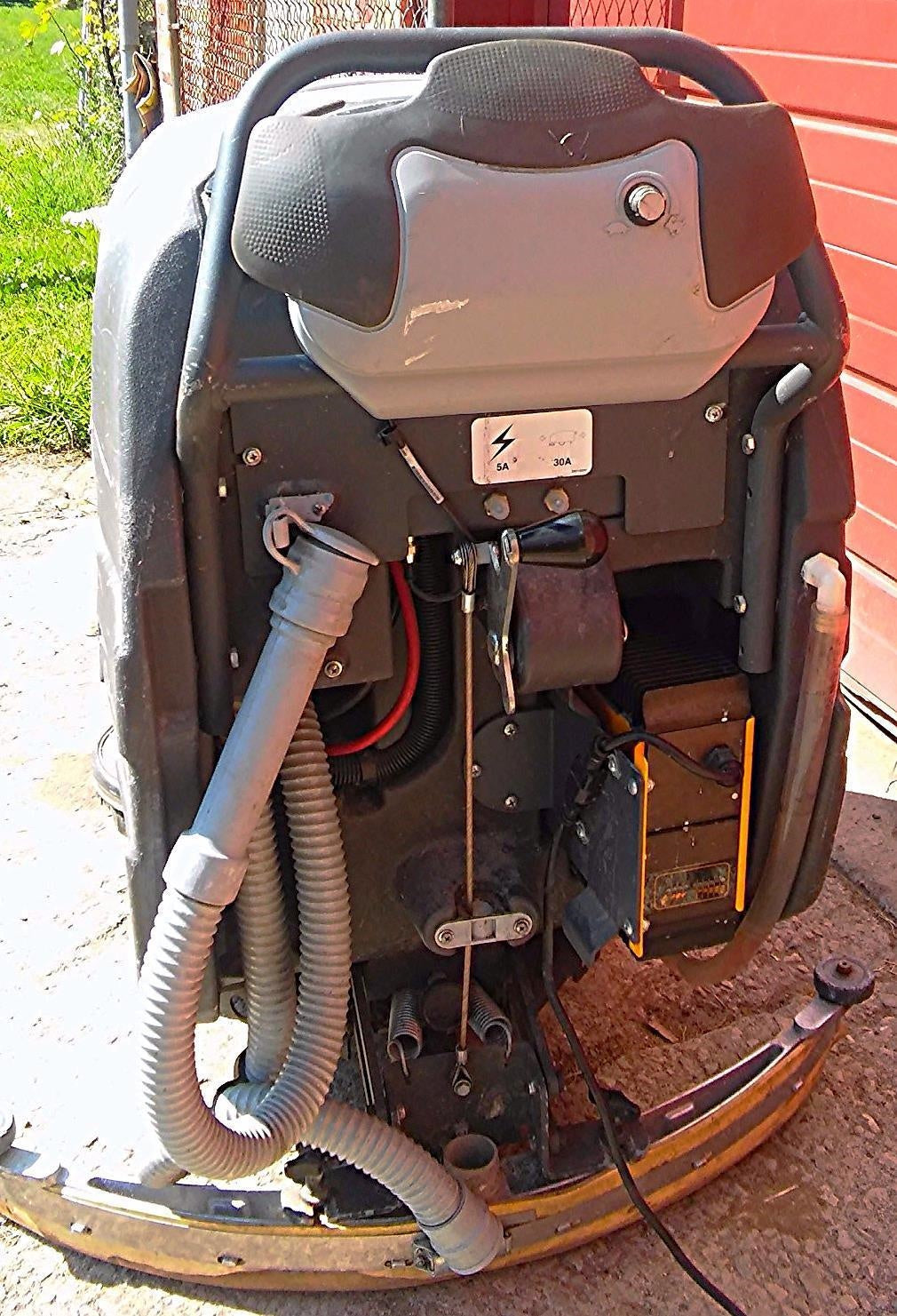 ADVANCE CONVERTAMATIC 26D WALK BEHIND SCRUBBER Auto Charge BATTERY BATTERIES