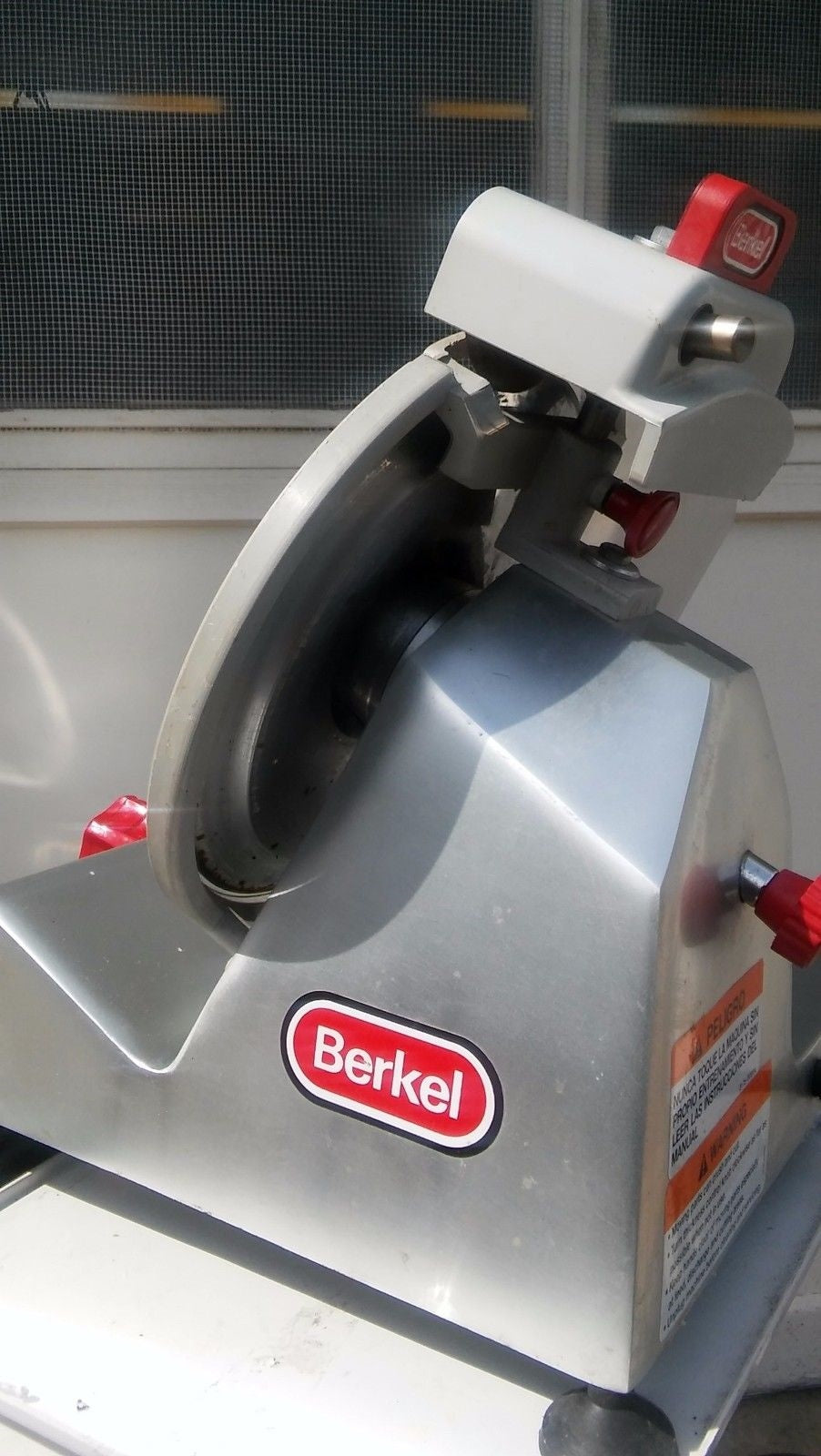 BERKEL 823-E SLICER 9" Manual Gravity Feed Meat Slicer - COMPLETE with Sharpener