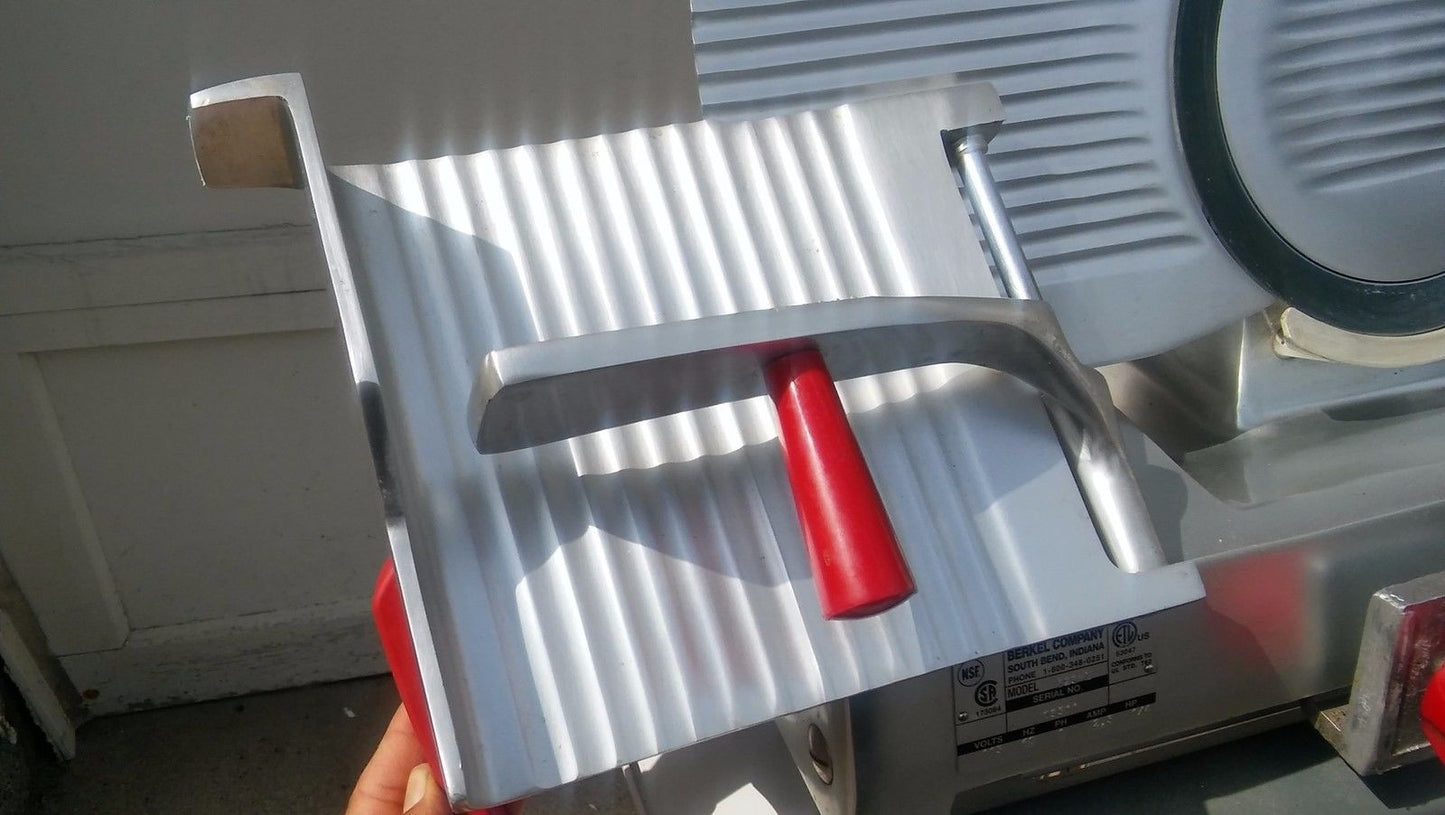 BERKEL 823-E SLICER 9" Manual Gravity Feed Meat Slicer - COMPLETE with Sharpener