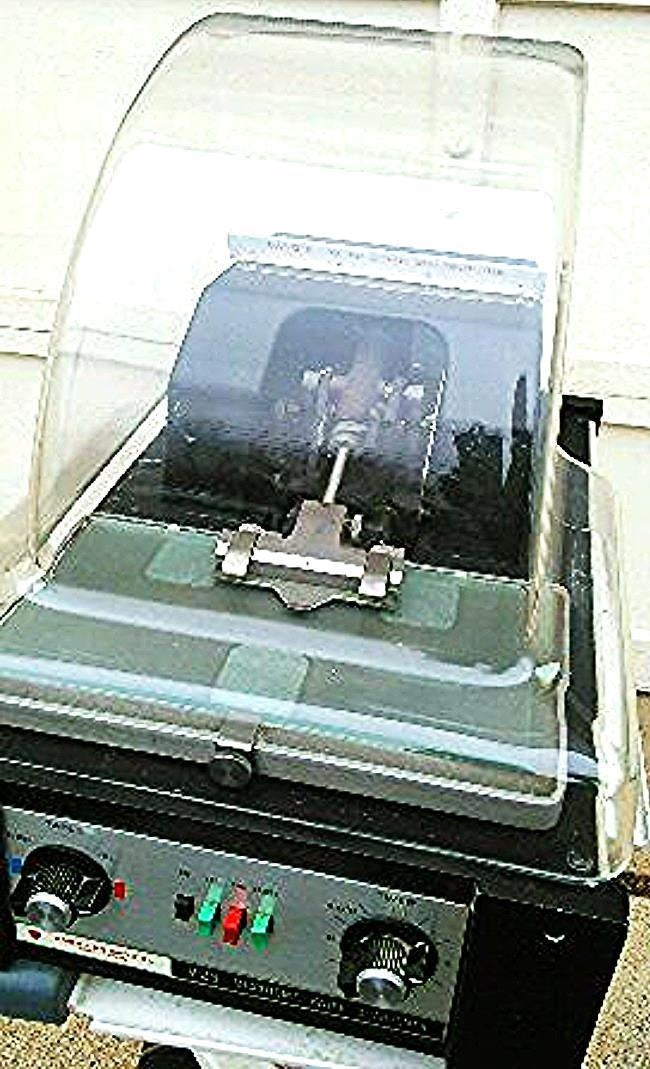 AMERICAN OPTICAL 925 MICROTOME KNIFE SHARPENER + 2 Knives WATCH VIDEO FREE SHIP