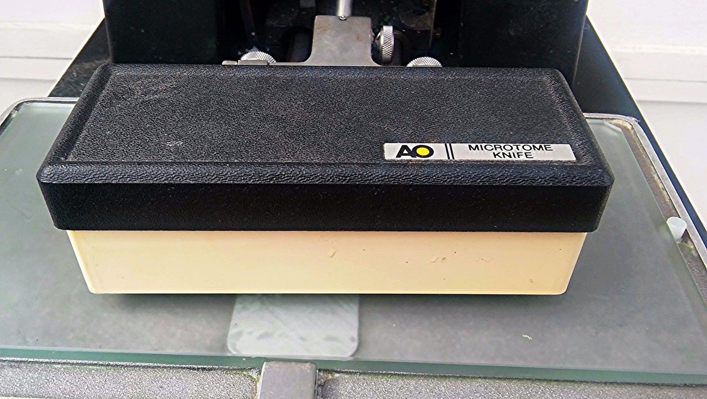 AMERICAN OPTICAL 925 MICROTOME KNIFE SHARPENER + 2 Knives WATCH VIDEO FREE SHIP