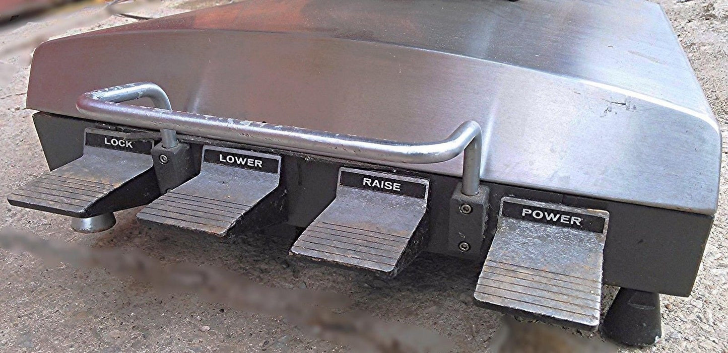 STERIS AMSCO 2080 RC with HAND REMOTE CONTROL MOVES UP DOWN SIDEWAYS AS IS