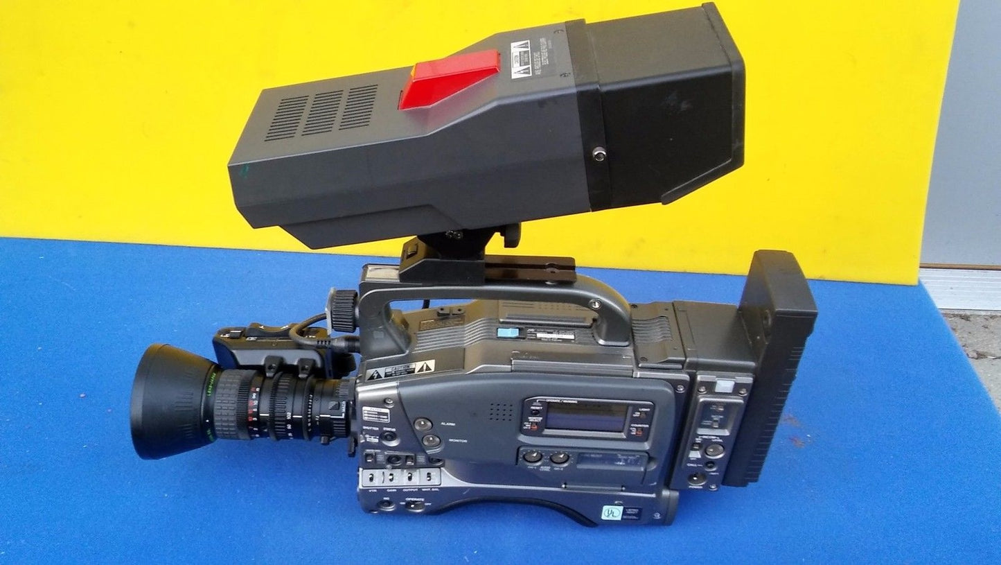 JVC GY-DV550U MINI DV CAMCORDER WORKING PERFECTLY FREE USA SHIPPING