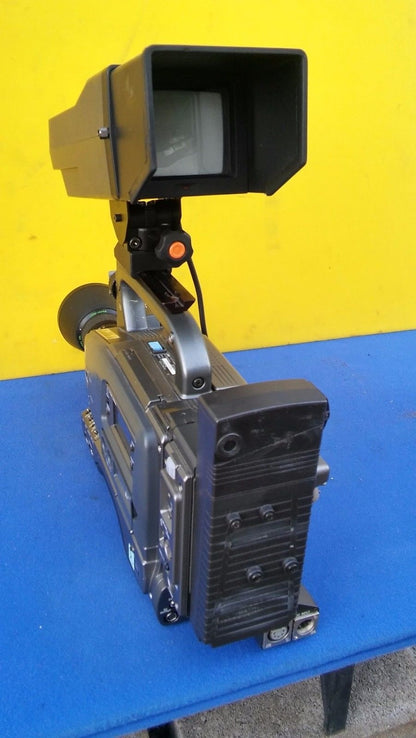 JVC GY-DV550U MINI DV CAMCORDER WORKING PERFECTLY FREE USA SHIPPING