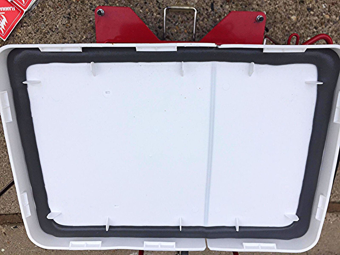 LARGE COVIDIEN KENDALL METAL PHARMACEUTICAL MEDICAL WASTE CONTAINER FREESHIP