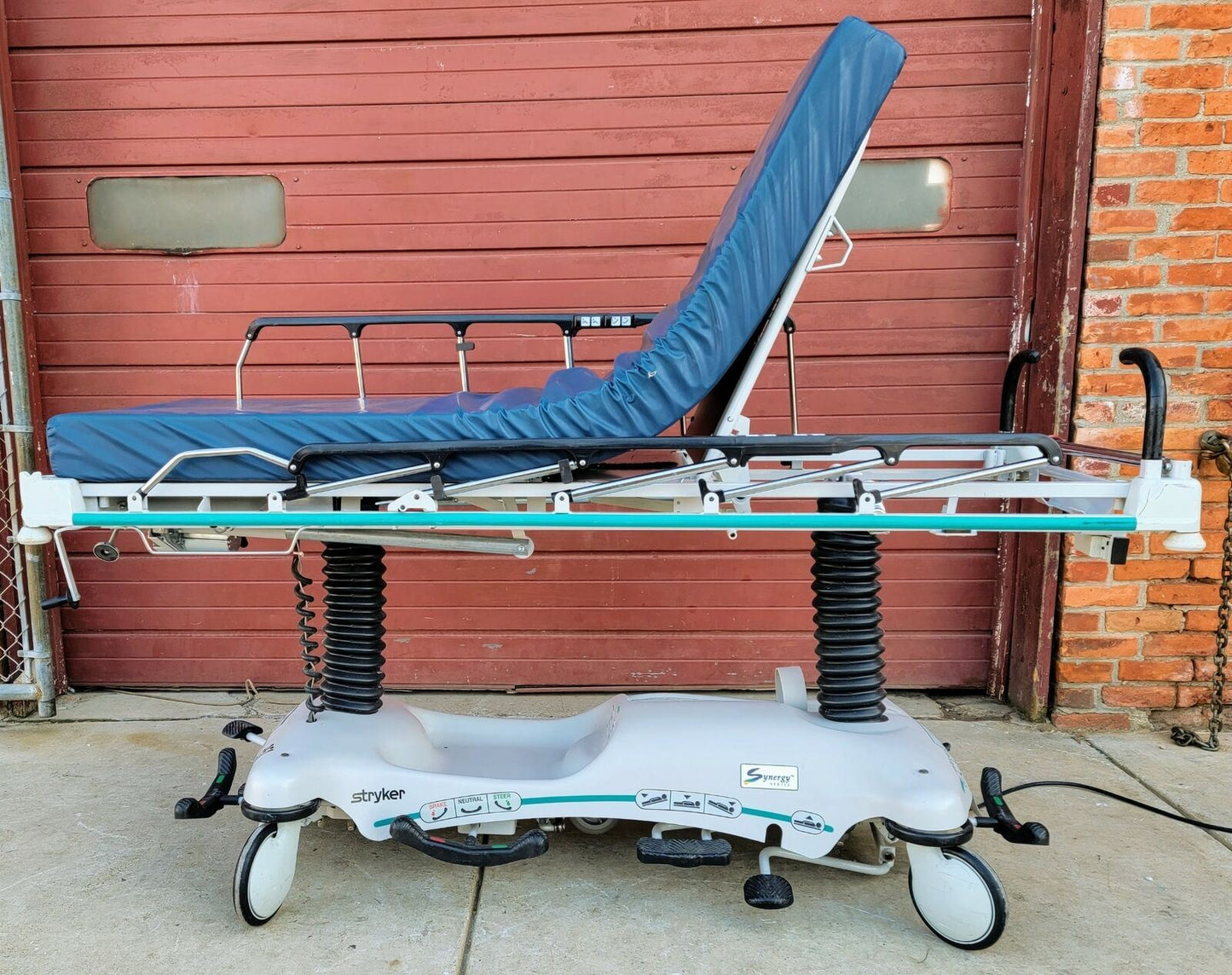 STRYKER 1550 POWER ELECTRIC HOSPITAL EMERGENCY TRANSPORT STRETCHER  WATCH VIDEO