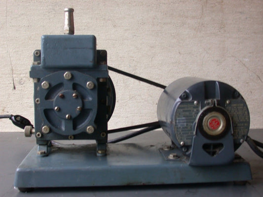 DUO-SEAL BELT DRIVE ROTARY VANE DUO SEAL MODEL 1400 VACUUM PUMP