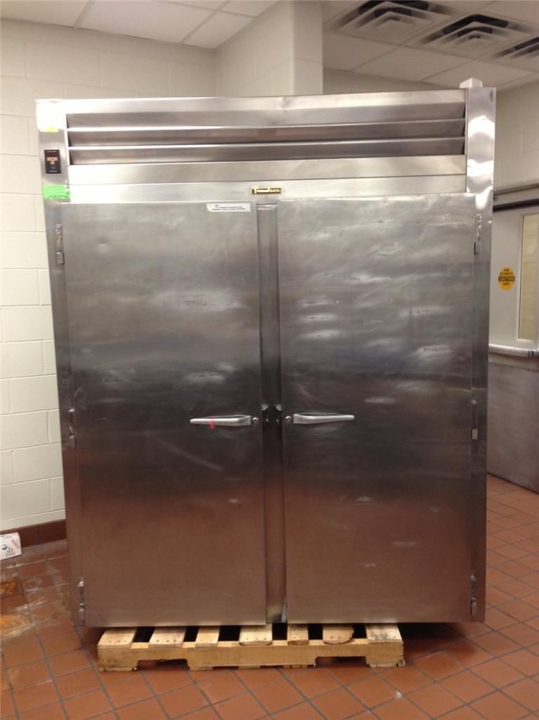 TRAULSEN R-Series MODEL RRI232LUT-FHS 2-Section Roll-In COMMERCIAL REFRIGERATOR