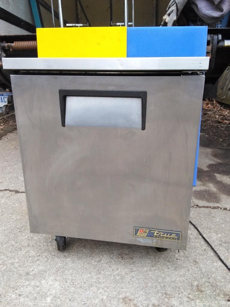 TRUE UNDERCOUNTER REFRIGERATOR FREEZER TUC-27F LP 6.5 CU FT w CASTERS