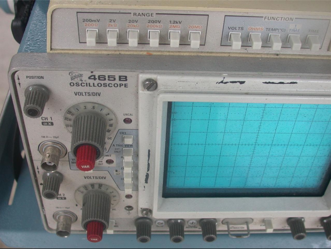 TEKTRONIX 465B OSCILLOSCOPE ACCESSORIES PROBES & K212 PORTABLE INSTRUMENT CART