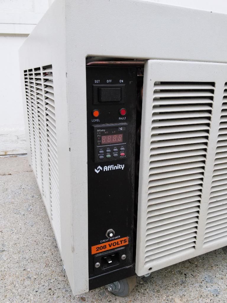 LYTRON LYDALL AFFINITY RAA-005T-CF03CBD3 AIR COOLED CHILLER 2000 WATT on WHEELS