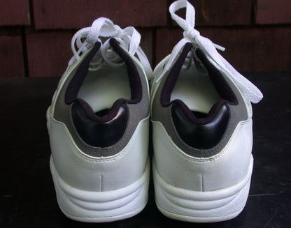 NEW IN THE BOX LADIES FOOTJOY GOLF SHOES GREENJOYS WHITE 9 1/2