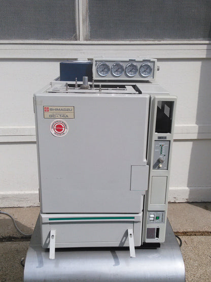 SHIMADZU GC-14A GAS CHROMATOGRAPH with 1 REGULATOR