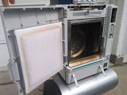 SHIMADZU GC-14A GAS CHROMATOGRAPH with 1 REGULATOR