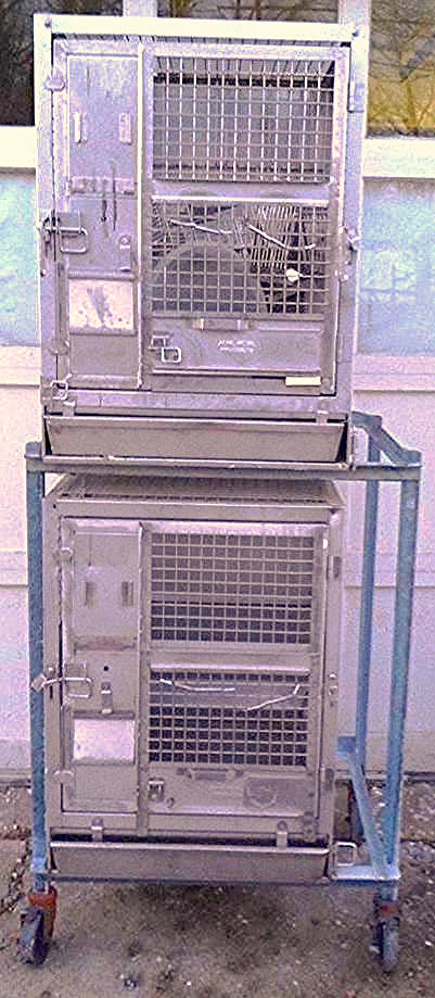 2 ACME VETERINARY PET CLINIC STAINLESS STEEL CAGE RACK WHEELS HUNT ANIMAL TURKEY