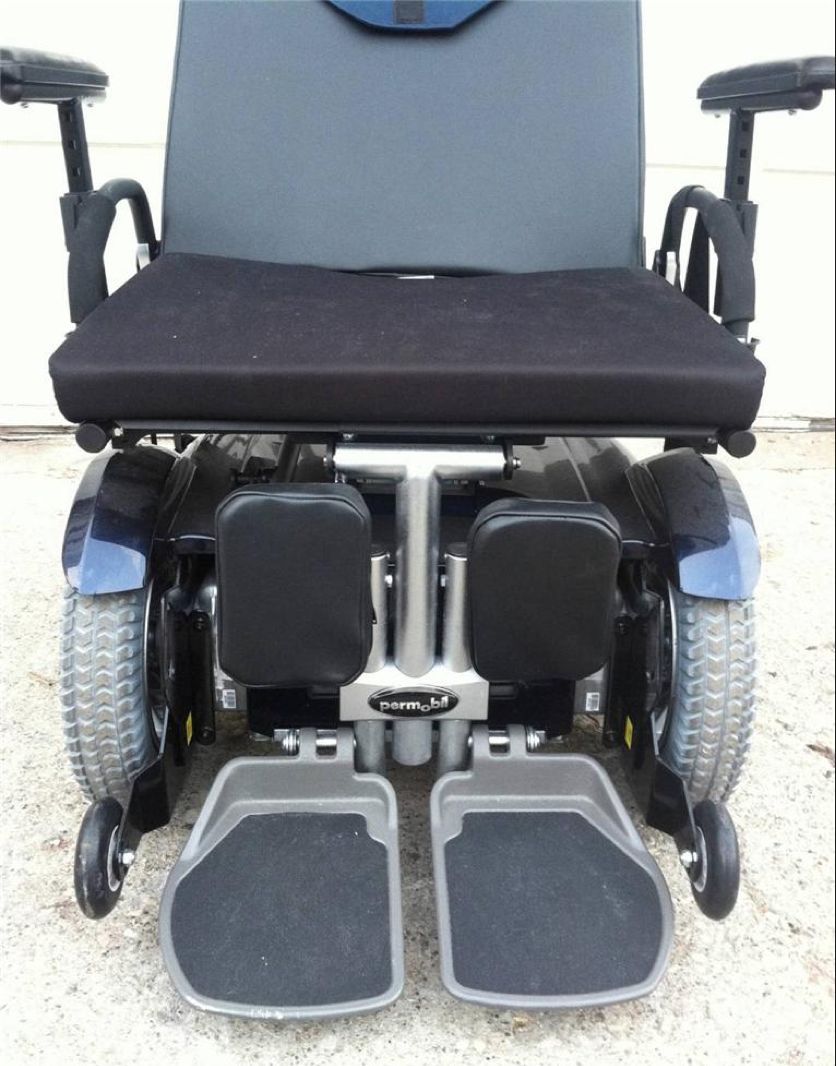 PERMOBIL C300 450lb CAPACITY MOBILITY POWER WHEELCHAIR LETUSKNOW FOR WHICH PARTS