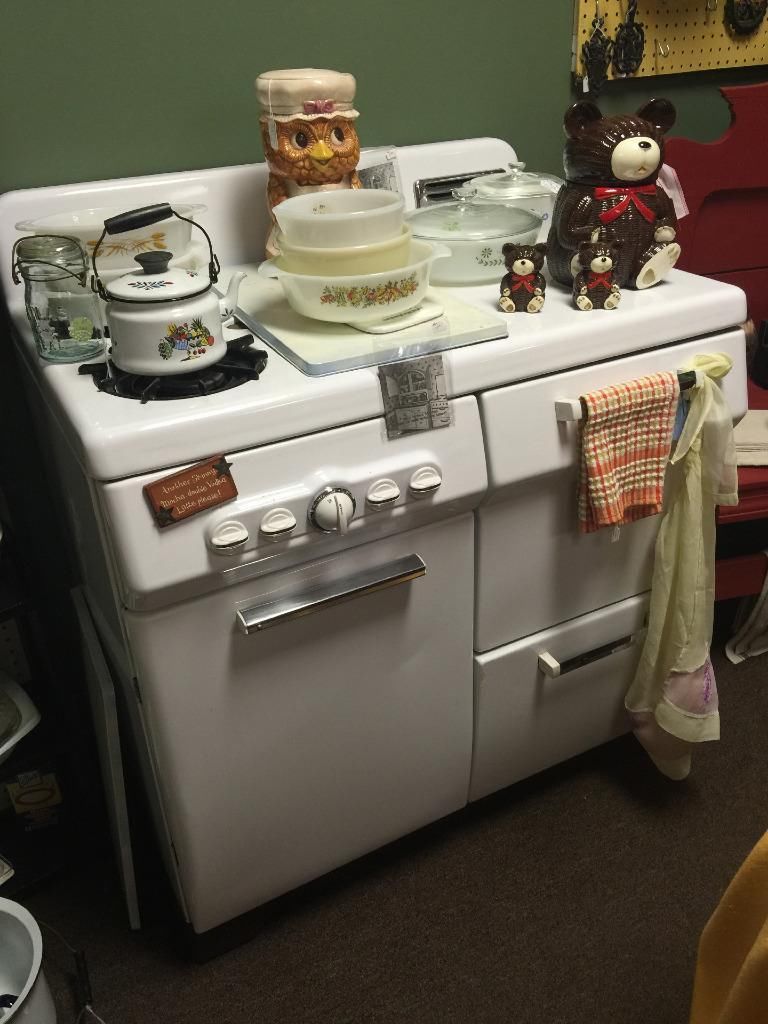 COMPLET VINTAGE NORGE GAS RANGE STOVE WHITE PORCELAIN ENAMEL BURNER OVEN BROILER