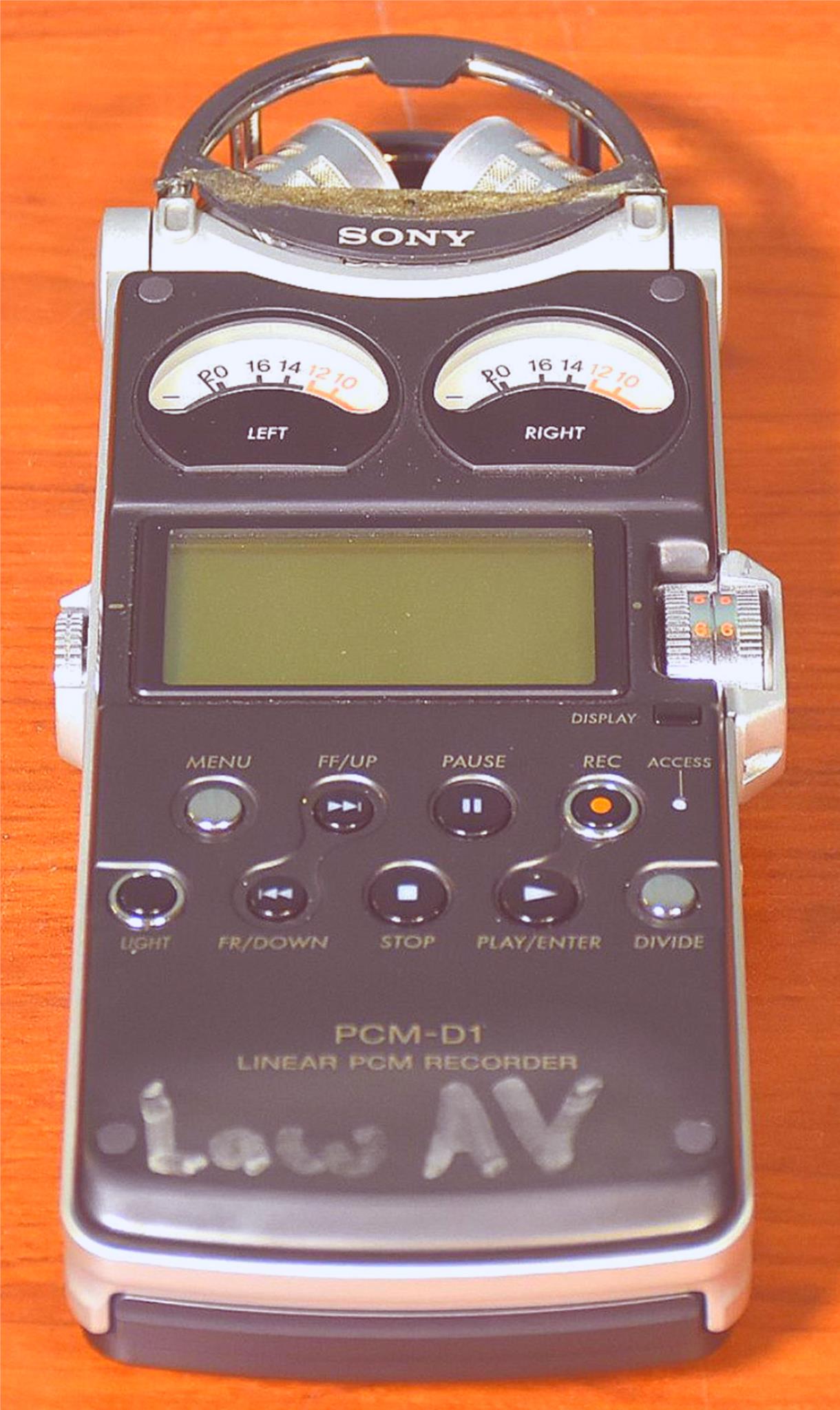 SONY PCM-D1 2-CHANNEL PORTABLE 4GB FLASH MEMORY STEREO AUDIO RECORDER FREE SHIP