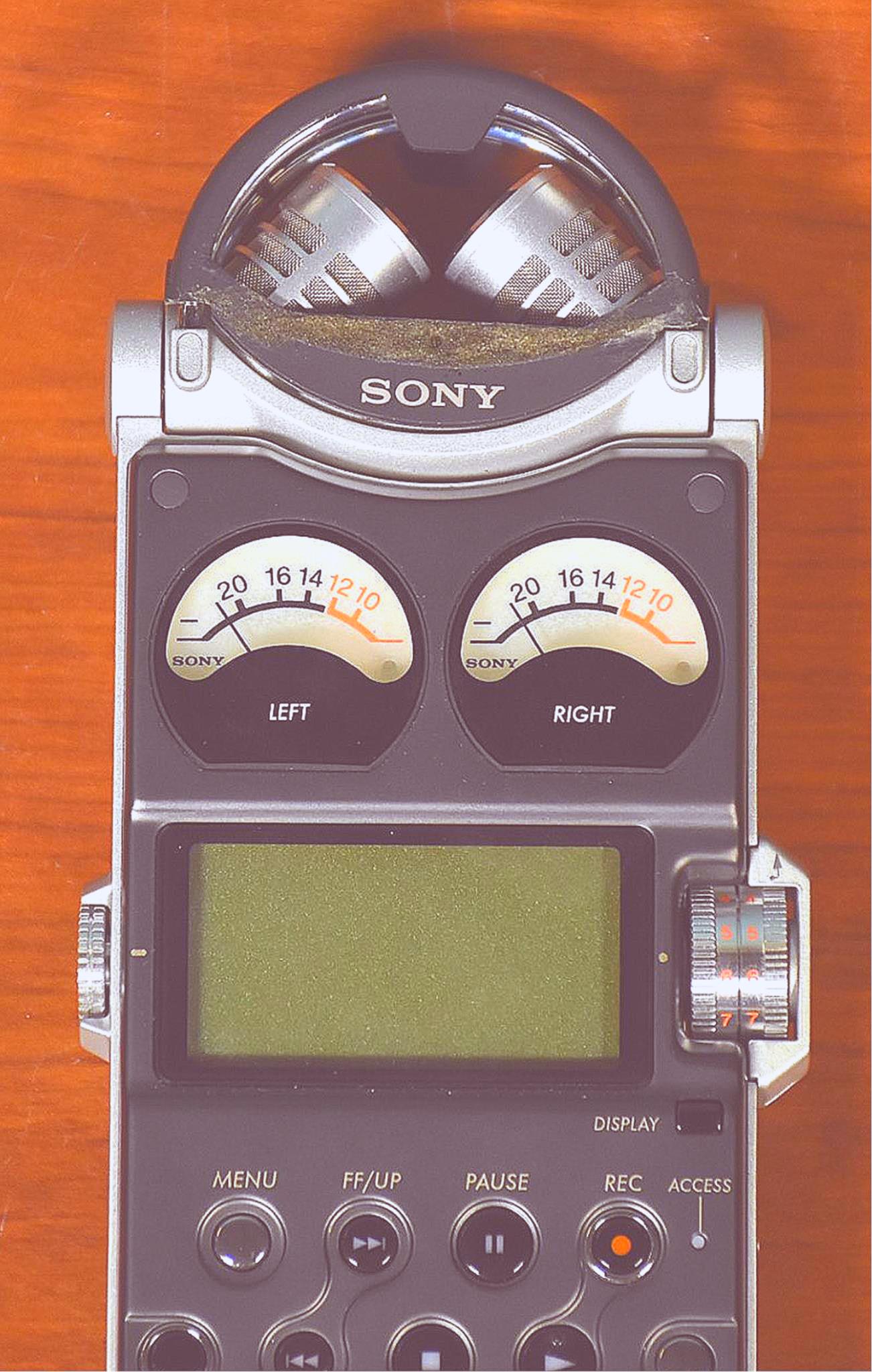 SONY PCM-D1 2-CHANNEL PORTABLE 4GB FLASH MEMORY STEREO AUDIO RECORDER FREE SHIP