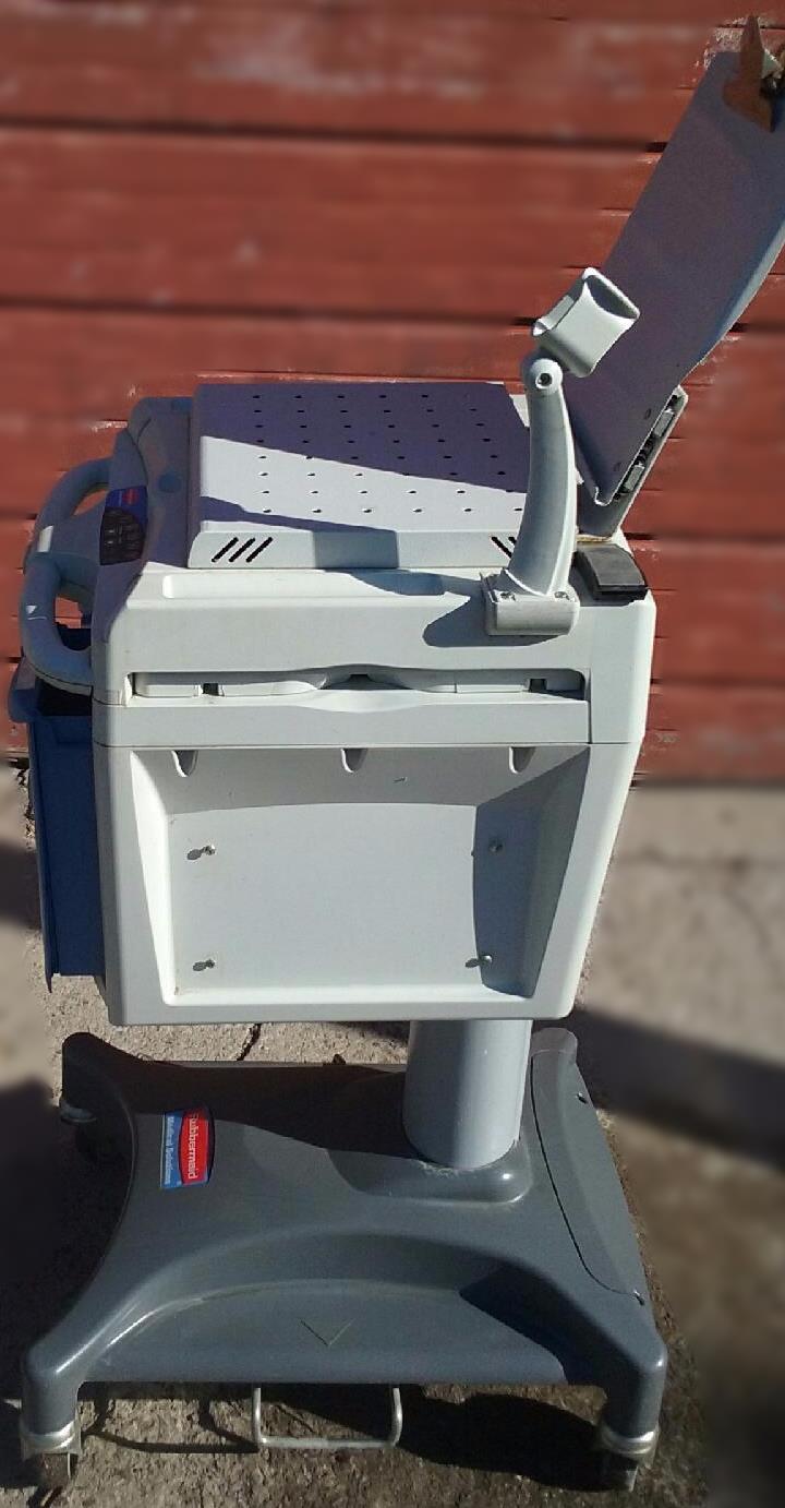 RUBBERMAID MEDICAL SOLUTIONS CART MODEL FG9M0905MBLU CART