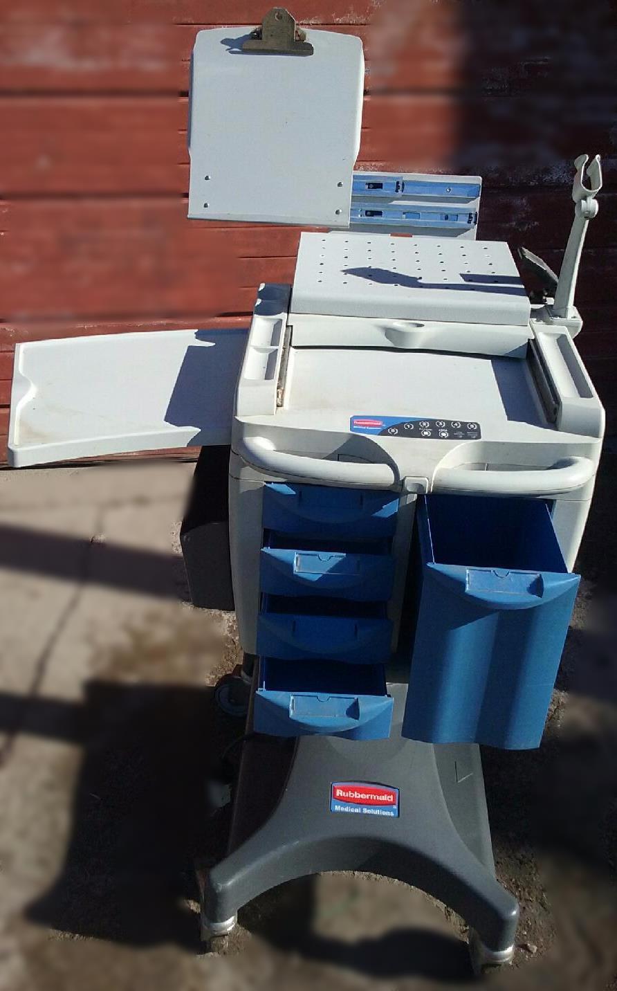 RUBBERMAID MEDICAL SOLUTIONS CART MODEL FG9M0905MBLU CART