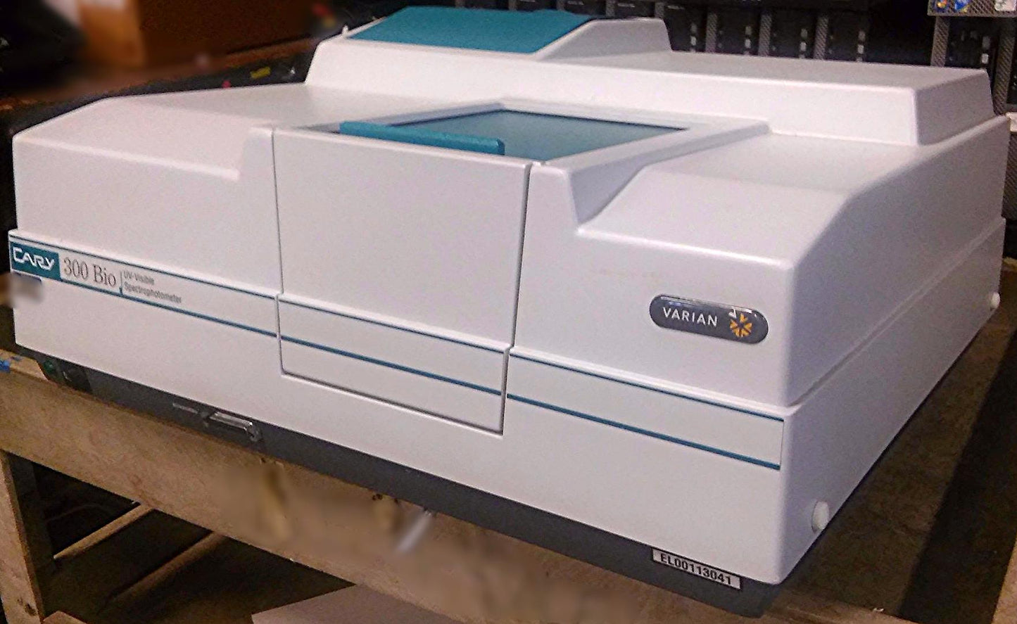 VARIAN CARY 300 BIO UV-VISIBLE SPECTROPHOTOMETER SEEMS TO BE WORKING FINE