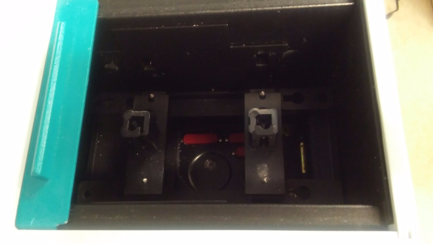 VARIAN CARY 300 BIO UV-VISIBLE SPECTROPHOTOMETER SEEMS TO BE WORKING FINE