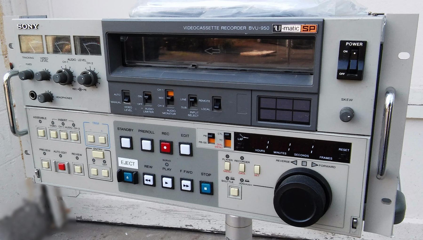 SONY U-MATIC VIDEO RECORDER EDITOR BVU-950 with MANUAL POWERS UP FINE 3/4 VTR