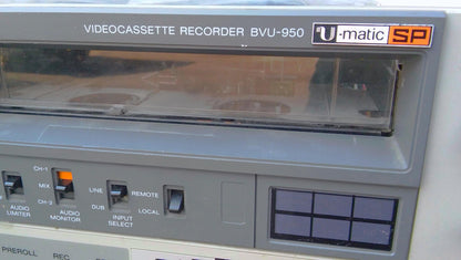 SONY U-MATIC VIDEO RECORDER EDITOR BVU-950 with MANUAL POWERS UP FINE 3/4 VTR