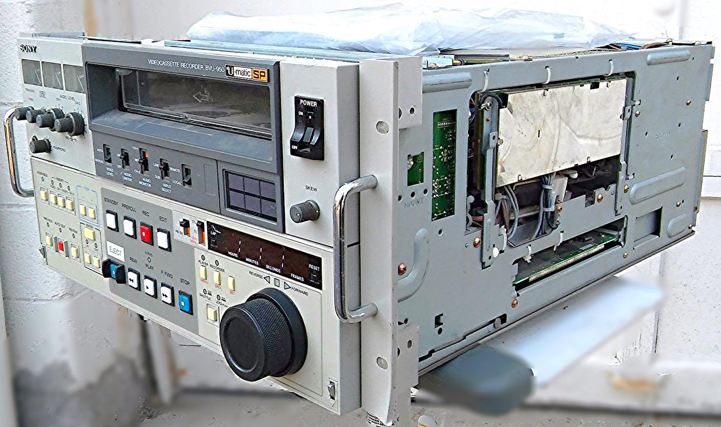 SONY U-MATIC VIDEO RECORDER EDITOR BVU-950 with MANUAL POWERS UP FINE 3/4 VTR