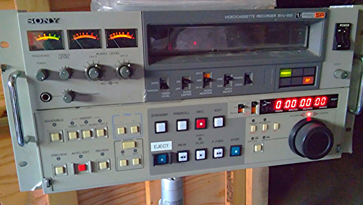 SONY U-MATIC VIDEO RECORDER EDITOR BVU-950 with MANUAL POWERS UP FINE 3/4 VTR