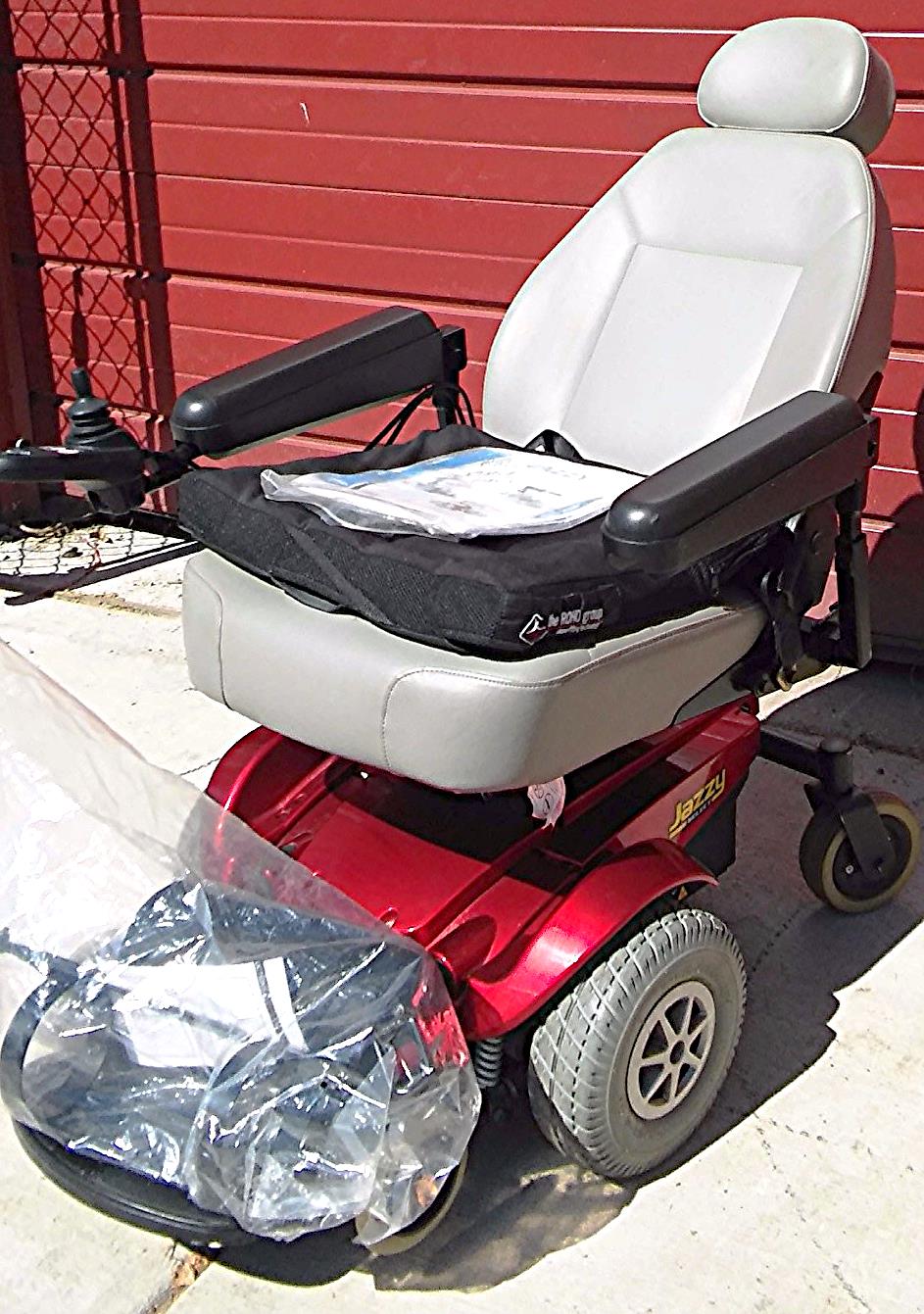 JAZZY SELECT PRIDE WHEELCHAIR with BRAND NEW BATTERIES MANUAL NO RIPS NOR TEARS