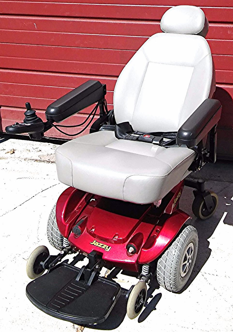 JAZZY SELECT PRIDE WHEELCHAIR with BRAND NEW BATTERIES MANUAL NO RIPS NOR TEARS