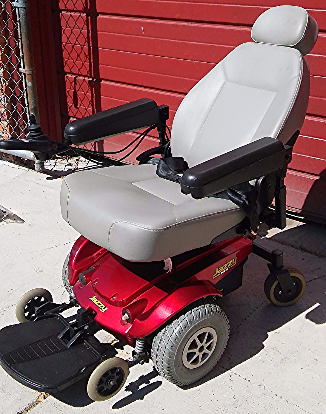 JAZZY SELECT PRIDE WHEELCHAIR with BRAND NEW BATTERIES MANUAL NO RIPS NOR TEARS