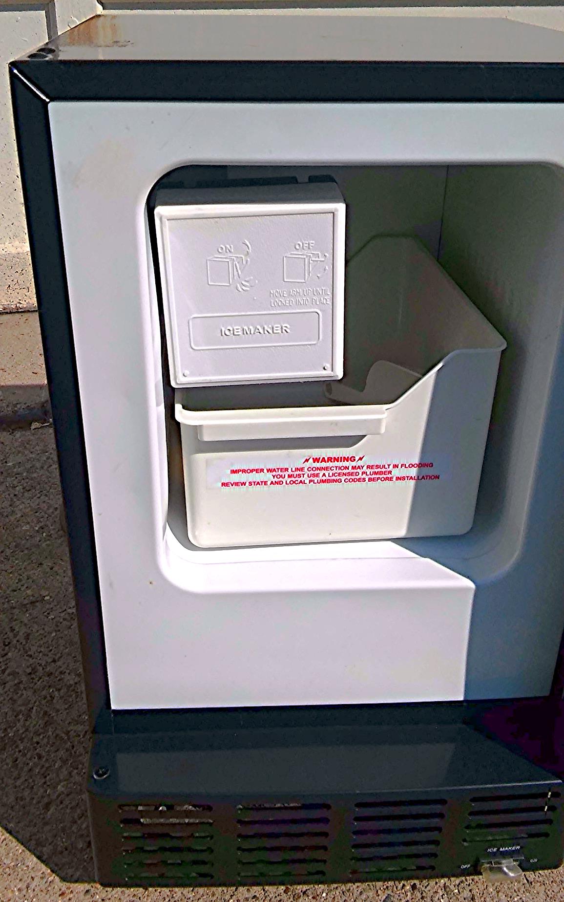 SPT IM-150US SUNPENTOWN STAINLESS STEEL UNDERCOUNTER ICE MAKER with FREEZER