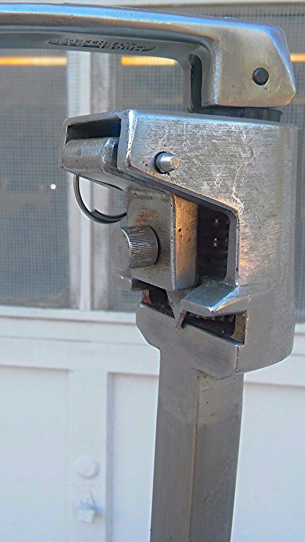 EDLUND S11 CAN OPENER NSF with CAST STAINLESS STEEL BASE PROFESSIONAL KITCHEN