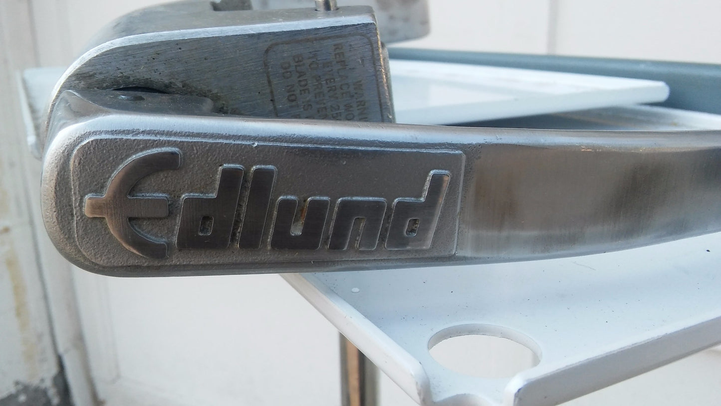 EDLUND S11 CAN OPENER NSF with CAST STAINLESS STEEL BASE PROFESSIONAL KITCHEN