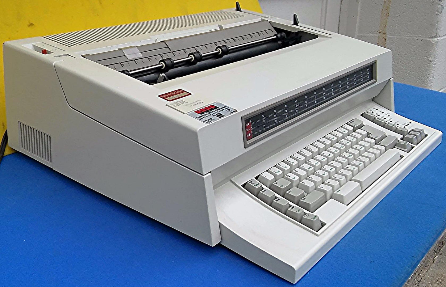 IBM WHEELWRITER 15 ELECTRONIC TYPEWRITER WATCH VIDEO UNIT WORKING FREE SHIPPING