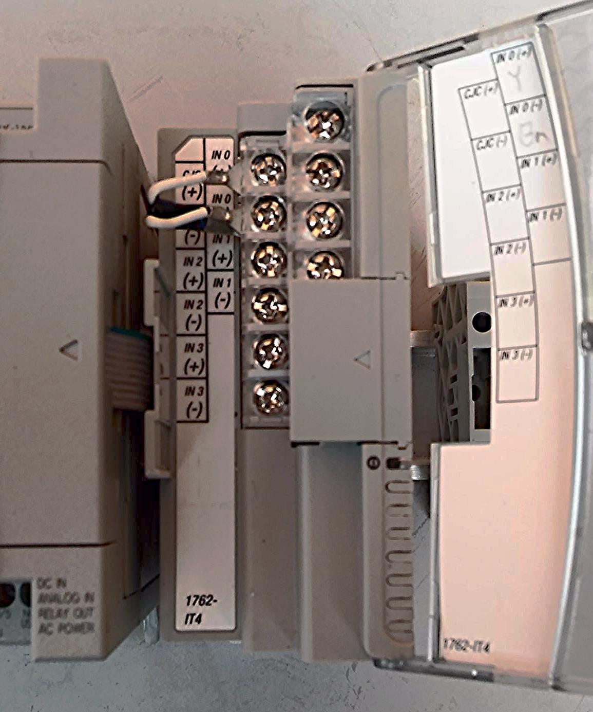ALLEN BRADLEY MICROLOGIX 1762-IT4 1100