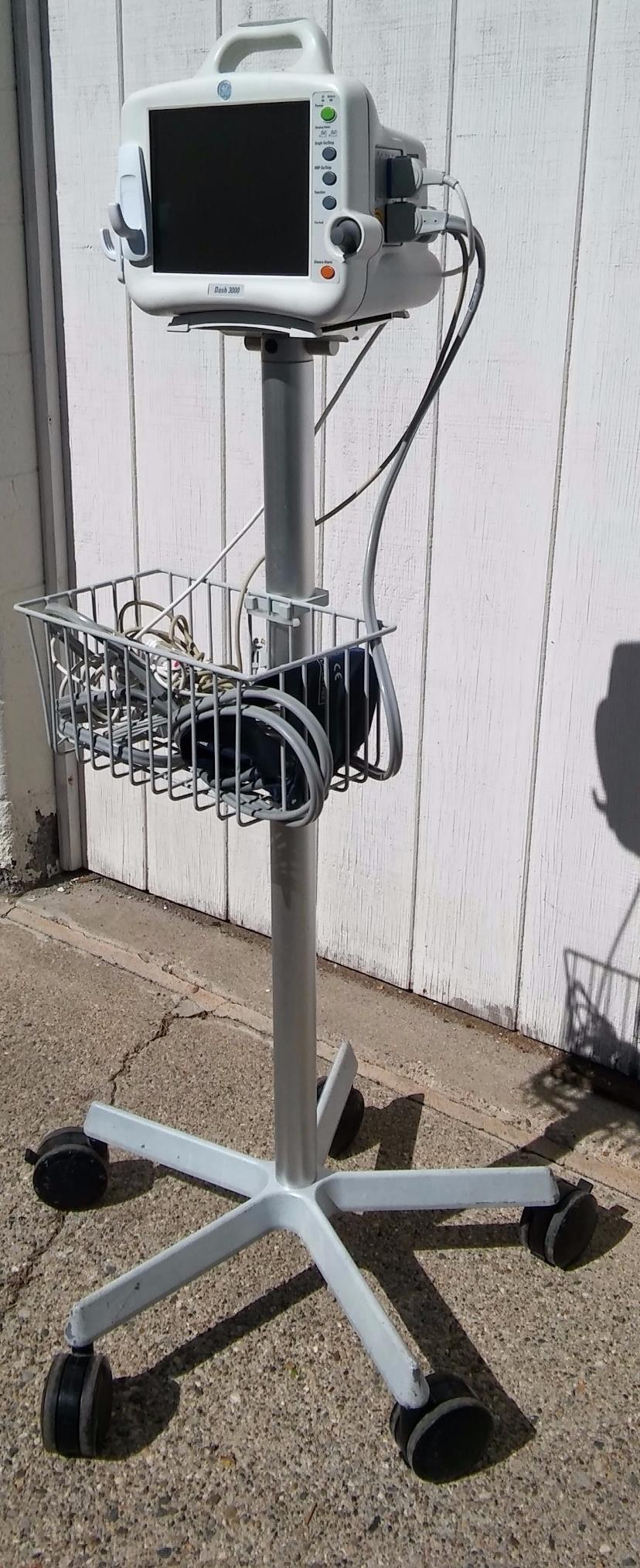 GE DASH 3000 Vital Signs Monitor & STAND LEADS CUFF OXIMETER PRINTER WATCHVIDEO