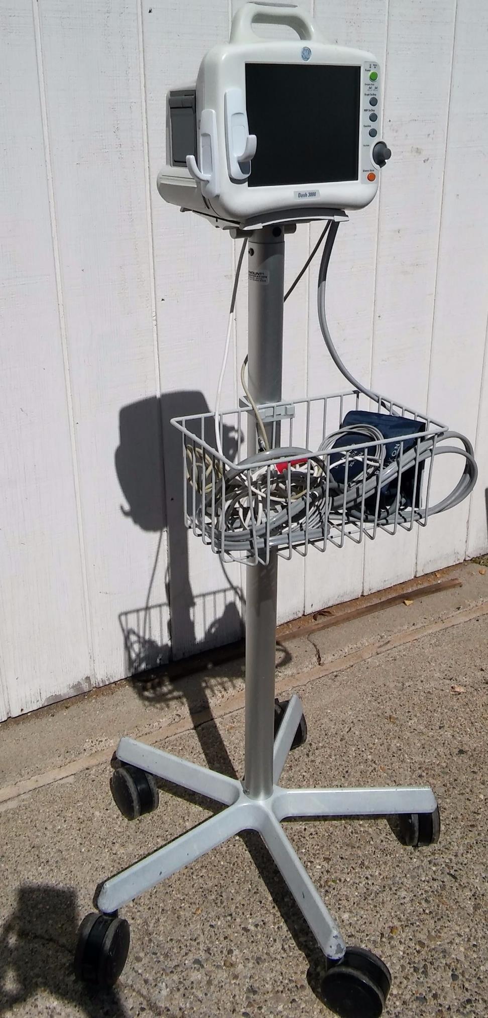 GE DASH 3000 Vital Signs Monitor & STAND LEADS CUFF OXIMETER PRINTER WATCHVIDEO