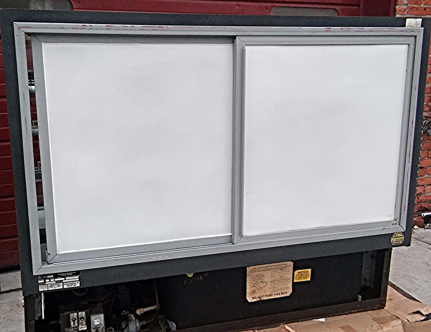 SPARTAN 93000-R Serie Tilt-Out Curved Front HighVolume Refrigerated Display Case