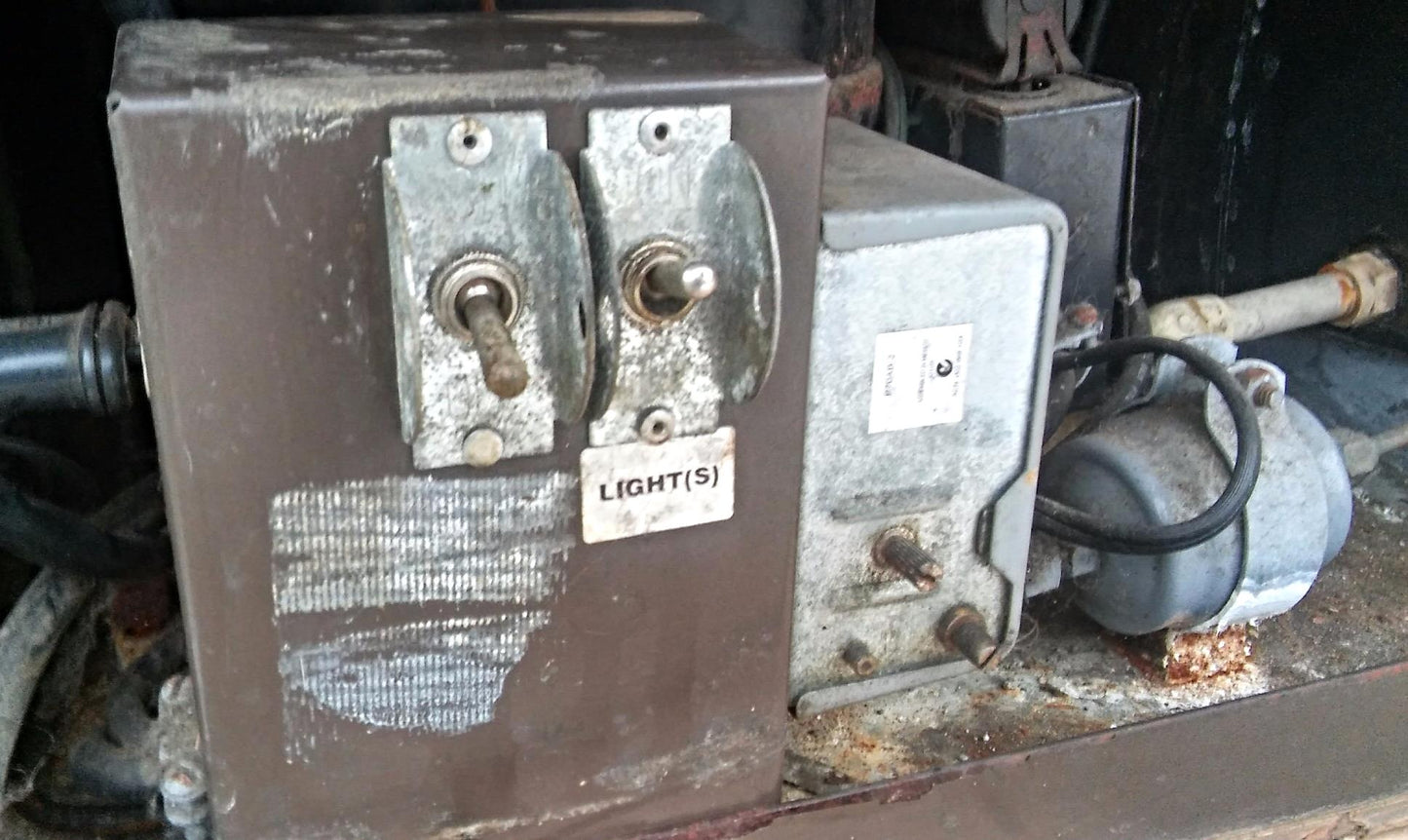 SPARTAN 93000-R Serie Tilt-Out Curved Front HighVolume Refrigerated Display Case