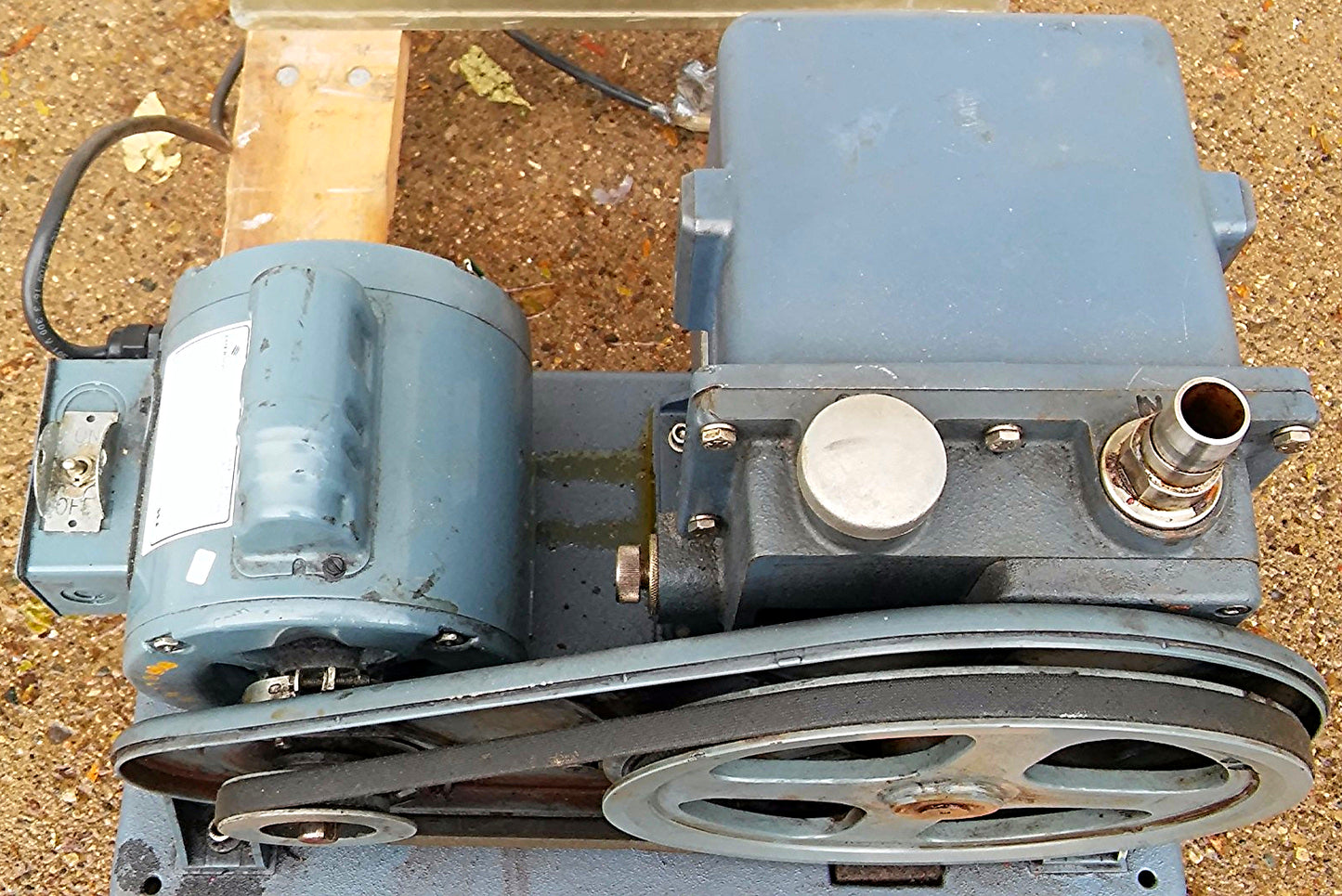 WELCH DUOSEAL 1402 Rotary Vane Vacuum Pump Emerson 1/2HP 1725 Motor WATCH VIDEO