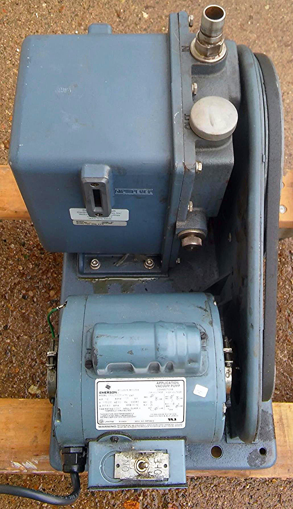 WELCH DUOSEAL 1402 Rotary Vane Vacuum Pump Emerson 1/2HP 1725 Motor WATCH VIDEO