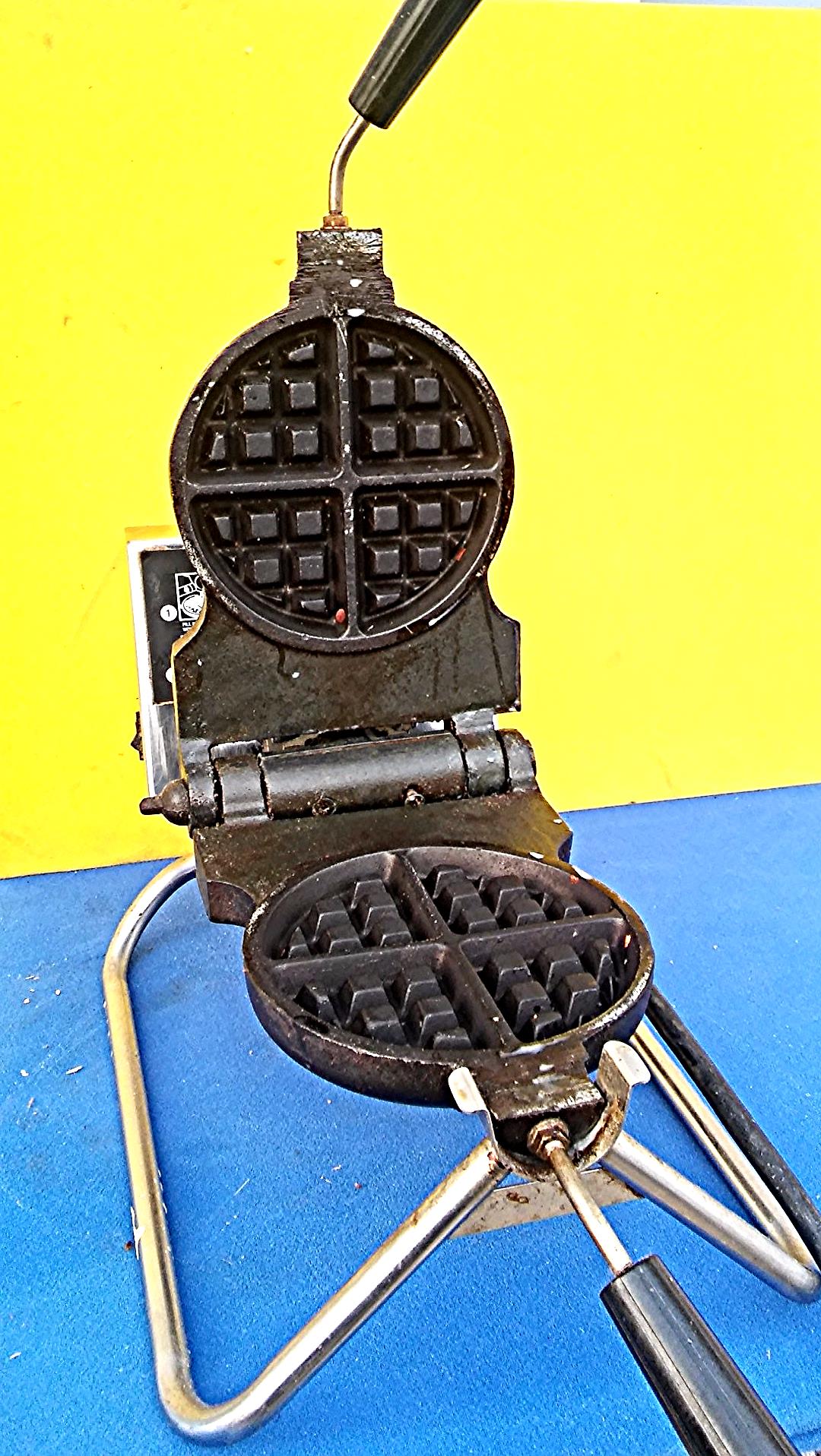 CARBON'S RUGGED WAFFLE MAKER FREE SHIP